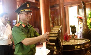 Thứ trưởng Phạm Thế Tùng dâng hương tại Khu di tích Quốc gia đặc biệt Kim Liên và Khu di tích Truông Bồn