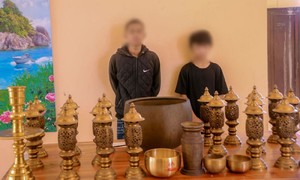 Công an xã bắt nhóm thiếu niên chuyên trộm chuông, đèn tại các chùa, đền