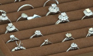 Bóng tối kim cương: Khoảng trống phía sau thị trường chính ngạch (bài 1)