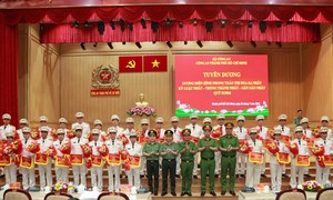 Công an TPHCM: Tuyên dương gương điển hình phong trào thi đua "Ba nhất" Quý II năm 2026