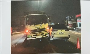Tìm người chứng kiến vụ tai nạn liên hoàn giữa 3 ô tô trên Đại lộ Bình Dương