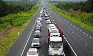 Hai vụ tai nạn liên hoàn trên cao tốc do không giữ khoảng cách an toàn khiến 11 ô tô hư hỏng