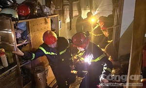Cảnh sát PCCC Công an TPHCM khống chế nhanh vụ cháy nhà dân trong đêm