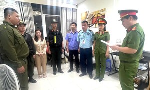 Phường Tân Thới Hiệp, TPHCM: Tặng quà cho gia đình chính sách và các hộ dân khó khăn