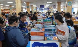 TPHCM triển khai nhiều giải pháp hỗ trợ học sinh học tập khi chưa có sách giáo khoa