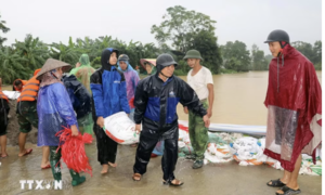 Hà Nội: Nước sông Bùi vượt báo động 3, hàng trăm hộ dân tiếp tục được di dời đến nơi an toàn