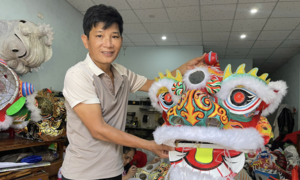 Người giữ nghề làm đầu lân thủ công ở phố cổ Hội An