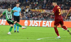 Clip trận AS Roma 'sảy chân' thua Real Betis 1-2