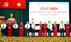 Quận Tân Phú kỷ niệm 20 năm thành lập, đón nhận Bằng khen của Thủ tướng Chính phủ