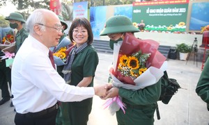 Đồng chí Phan Nguyễn Như Khuê dự lễ giao nhận quân tại Quận 8