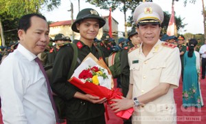 Thứ trưởng Lê Quốc Hùng dự lễ giao, nhận quân tại TP.Cần Thơ