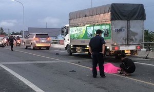Tai nạn liên hoàn trên cầu vượt An Thái Trung khiến 2 người tử vong
