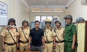 CSGT bắt đối tượng lừa đảo ở Quảng Ngãi rồi bỏ trốn vào TPHCM