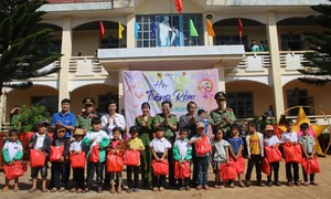 Mang niềm vui Trung thu đến trẻ em vùng biên giới Đắk Nông