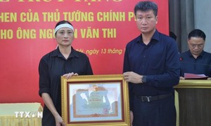 Truy tặng Bằng khen của Thủ tướng cho người hy sinh khi cứu nạn trong bão số 3