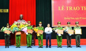 Khen thưởng lực lượng đánh sập đường dây đánh bạc hơn 200 tỷ đồng