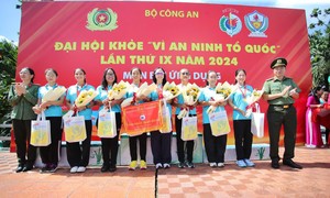 Đại hội Khỏe “Vì an ninh Tổ quốc”: Trao giải nội dung bơi ứng dụng