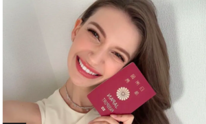 Hoa hậu Nhật Bản gốc Ukraine từ bỏ vương miện vì ‘ngoại tình’