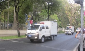 Clip đoàn xe thùng hơn chục chiếc của Cảnh sát chở các bị cáo vụ án Vạn Thịnh Phát