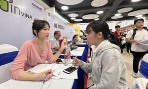 Ngày hội tuyển dụng của các doanh nghiệp Hàn Quốc thu hút đông đảo sinh viên tham dự