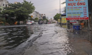TPHCM: Nhiều nơi ở quận Bình Tân ngập nặng sau cơn mưa chiều