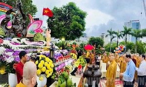 TPHCM: Dâng hương tưởng niệm 61 năm Bồ tát Thích Quảng Đức