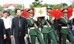 Trang trọng đón nhận 12 hài cốt liệt sĩ hy sinh tại Lào về nước