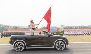 VF 8 mui trần tham gia Lễ diễu binh, diễu hành kỷ niệm 70 năm Chiến thắng Điện Biên Phủ