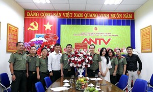 Trung tướng Lê Hồng Nam, Giám đốc Công an TPHCM chúc mừng các cơ quan báo chí