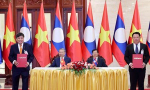 Vietjet trao thoả thuận tăng cường kết nối vận tải hàng không Việt Nam – Lào