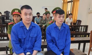 Hai thanh niên lãnh án tù vì mang súng đi giải quyết mâu thuẫn