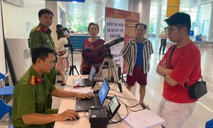 Công an TPHCM: Cấp căn cước cho công dân nhập cảnh qua sân bay Tân Sơn Nhất