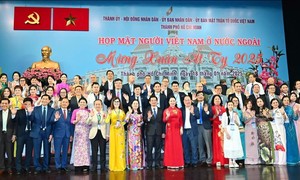 TPHCM họp mặt đại biểu người Việt Nam ở nước ngoài dịp Xuân Ất Tỵ 2025