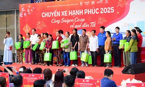 Saigon Co.op khởi hành chuyến xe đưa 900 sinh viên, người nghèo về quê đón Tết