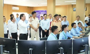 Chủ tịch UBND TPHCM thăm, chúc Tết Trung tâm Quản lý Điều hành giao thông