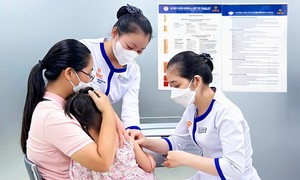 VNVC ký ghi nhớ hợp tác để sớm mang vắc xin tay chân miệng về Việt Nam