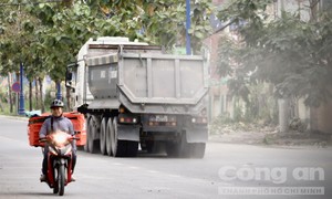 TPHCM: Bụi bay mù mịt ở khu vực vùng ven