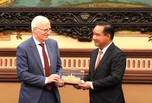 Thành phố Hamburg (Đức) chia sẻ kinh nghiệm phát triển hạ tầng giao thông, cảng biển với TPHCM