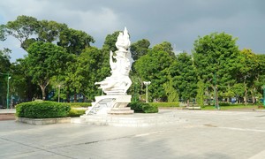 Bài 7: "Em bé tẩm dầu" đốt cháy kho xăng, kho đạn, kho cao su