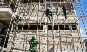 Lính thợ xây trường liên cấp trên đỉnh Trường Sơn