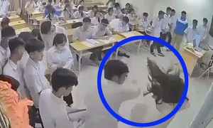 Video: Bắt giữ khẩn cấp nam sinh có hành vi đánh cô giáo tại lớp học