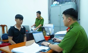 Bắt thanh niên vào tiệm tạp hóa mua bia rồi rút dao cướp nữ trang của chủ tiệm