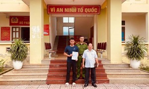 Công an xã hỗ trợ người dân nhận lại 1 tỷ đồng chuyển nhầm tài khoản