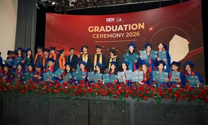 Bài cuối: Từ giảng đường đến nghị trường, thương trường