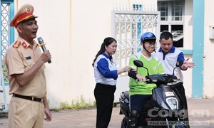 Video: Lớp học dạy lái xe an toàn của CSGT tại TPHCM có gì hấp dẫn?