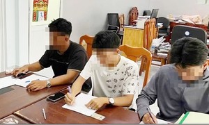 Video: Xử phạt nghiêm 3 thanh niên ngồi trên xe BMW mui trần giả làm “cương thi”