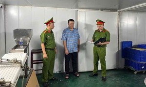 Công an Hà Nội triệt phá cơ sở sản xuất, kinh doanh hàng triệu lọ C Sủi giả