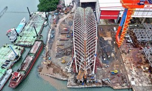 TPHCM: Cầu đi bộ ngàn tỷ vượt sông Sài Gòn chuẩn bị hợp long