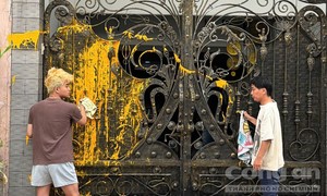 Công an phường Nhiêu Lộc truy xét nhanh, bắt nhóm đối tượng tạt sơn, chất bẩn vào nhà dân
