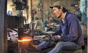 Giữ lửa làng rèn Hồng Lư giữa nhịp sống hiện đại